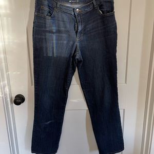 Lee Relaxed  Fit—889 jeans